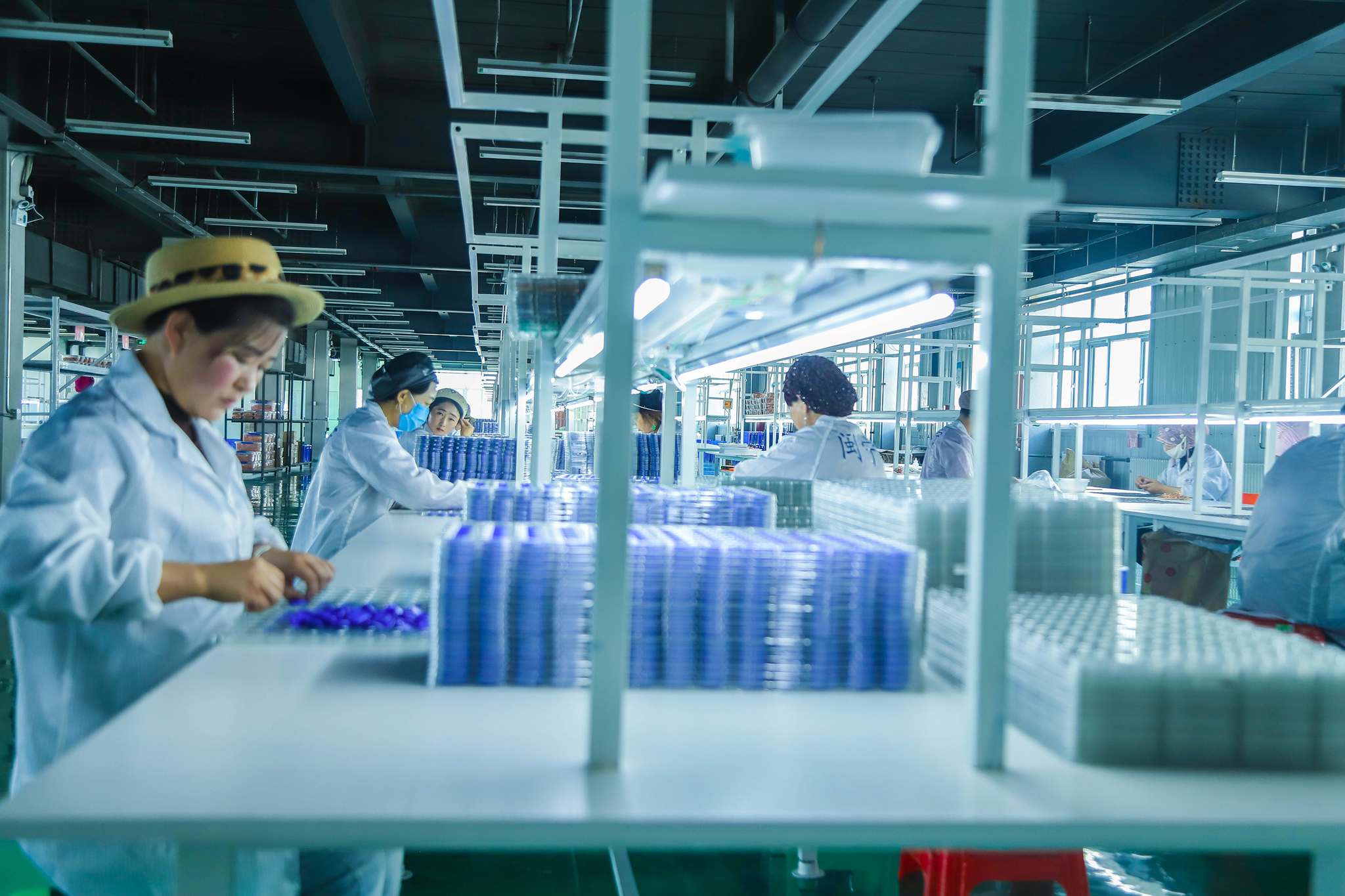 人生就是博手机版集团宁夏工厂获得一项用于智能卡加工的超声波焊接装置专利